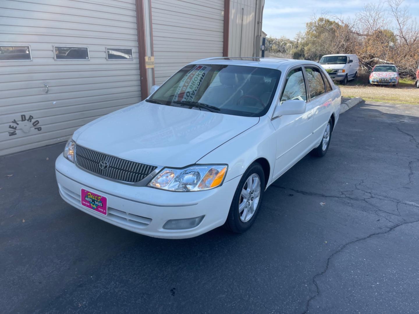 2002 Alpine White /Tan Toyota Avalon XLS (4T1BF28B42U) with an 3.0 V6 engine, AT transmission, located at 813 E Fairview Ave, Meridian , ID, 83642, (208) 336-8230, 43.618851, -116.384010 - Photo#3